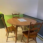 Sleeps 8 Cozy 2Br Apartment In Triplex Plus Wifi