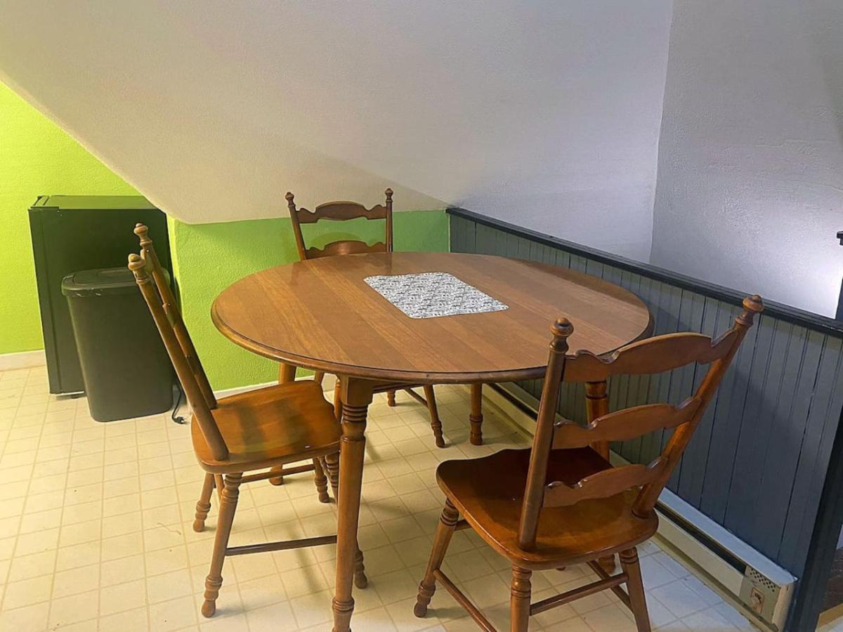 Sleeps 8 Cozy 2br In Triplex Wifi * New Castle