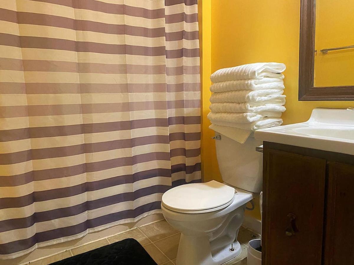 Sleeps 8 Cozy 2br In Triplex Wifi *